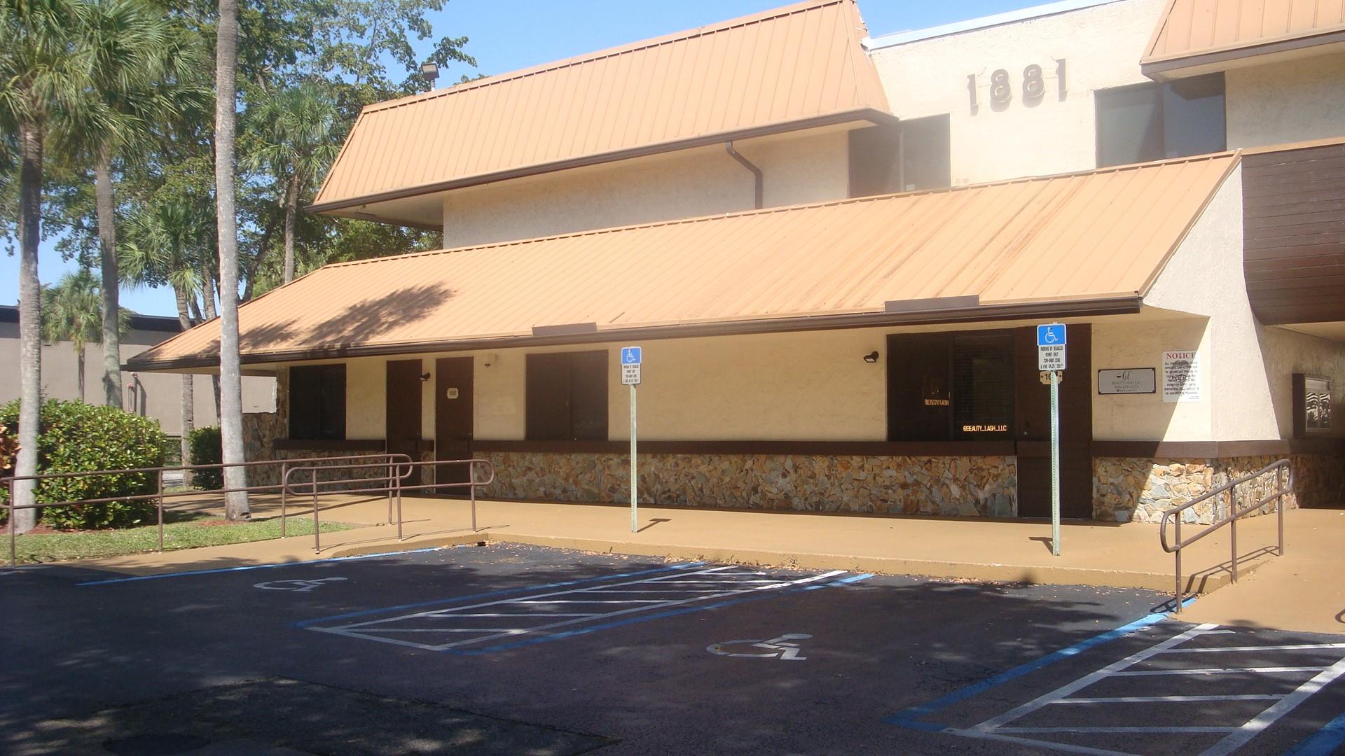 What a nice Location, heart of the city of Coral Springs. Located at very busy N. University Drive. The Best Place for Real Estate, Title Company, Accountant, Attorney, Telemarketing, Property Management etc. Space is available from
800 to 2500 sf. This is a Golden Opportunity for any Business. The place has very nice Kitchen and Bathroom. Owner is very Motivated, come and see the best opportunity before it gone.
