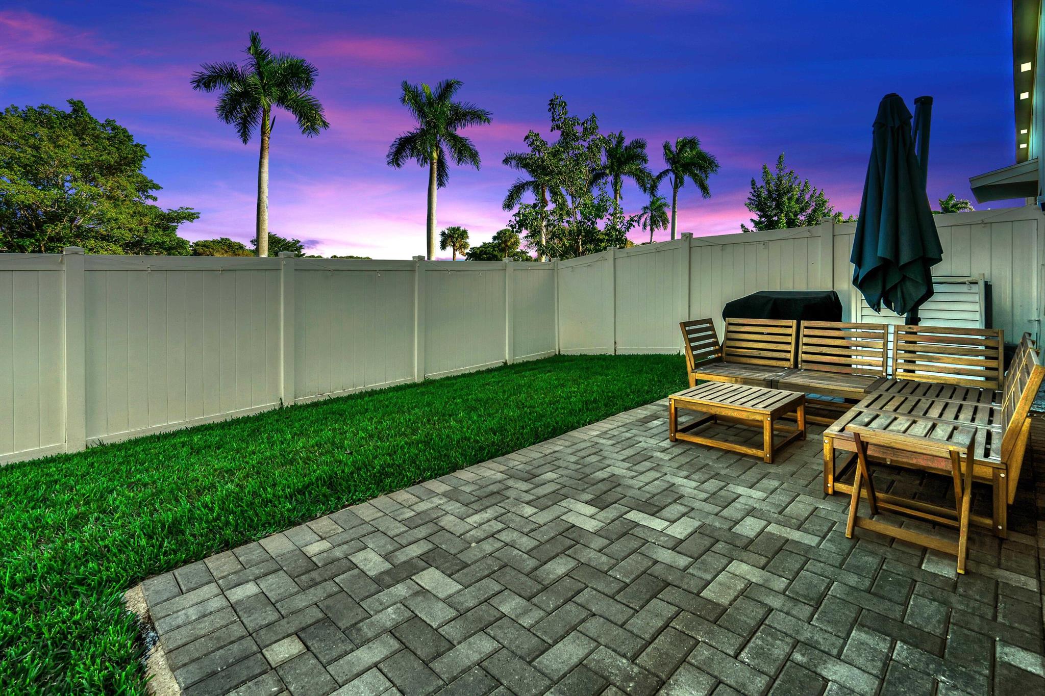 4246 Lagoon Shore Drive