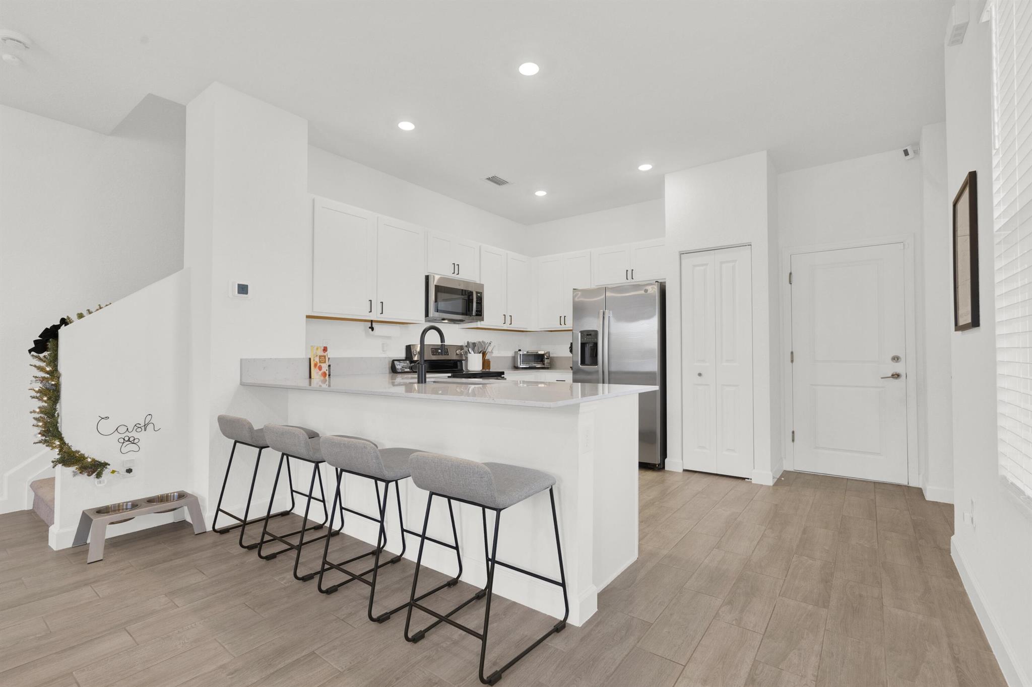 4246 Lagoon Shore Drive