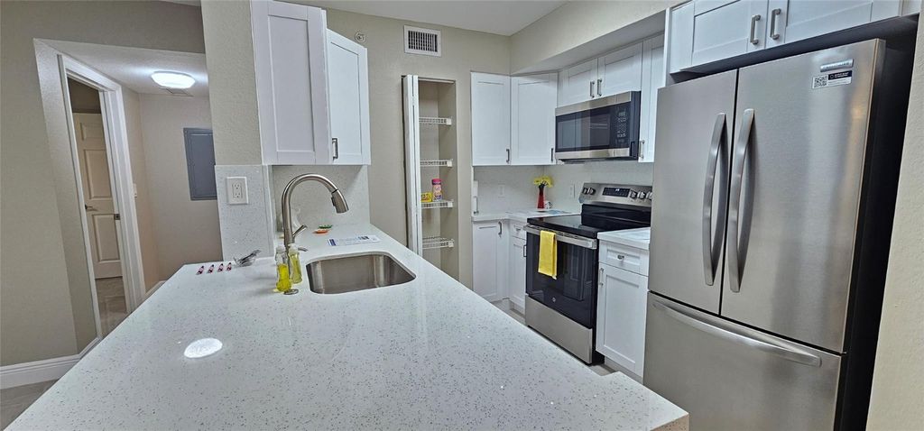 Photo of 6768 Heritage Grande #204, Boynton Beach, FL 33437 (MLS # F10540274)