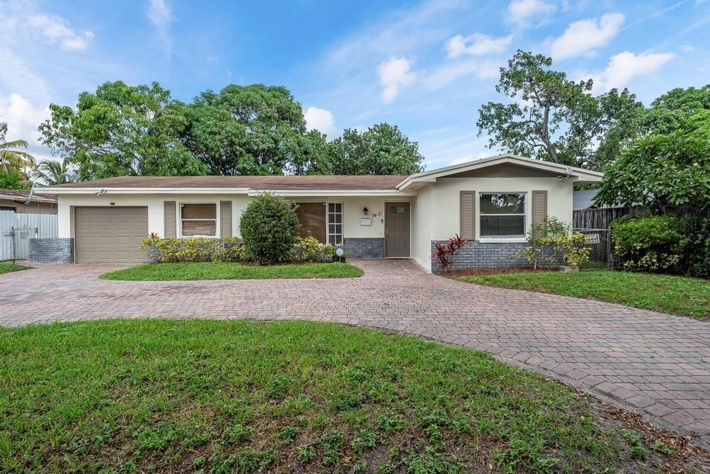 Photo of 7431 Arthur St, Hollywood, FL 33024 (MLS # F10532450)
