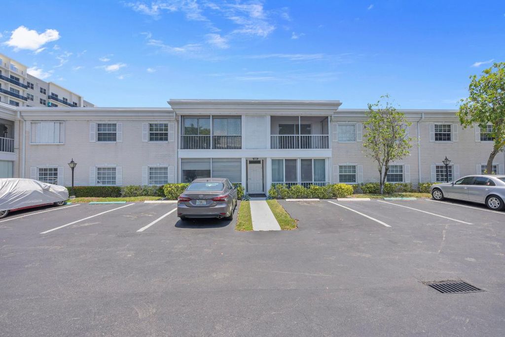 Photo of 6487 Bay Club Drive #4, Fort Lauderdale, FL 33308 (MLS # R11155704)