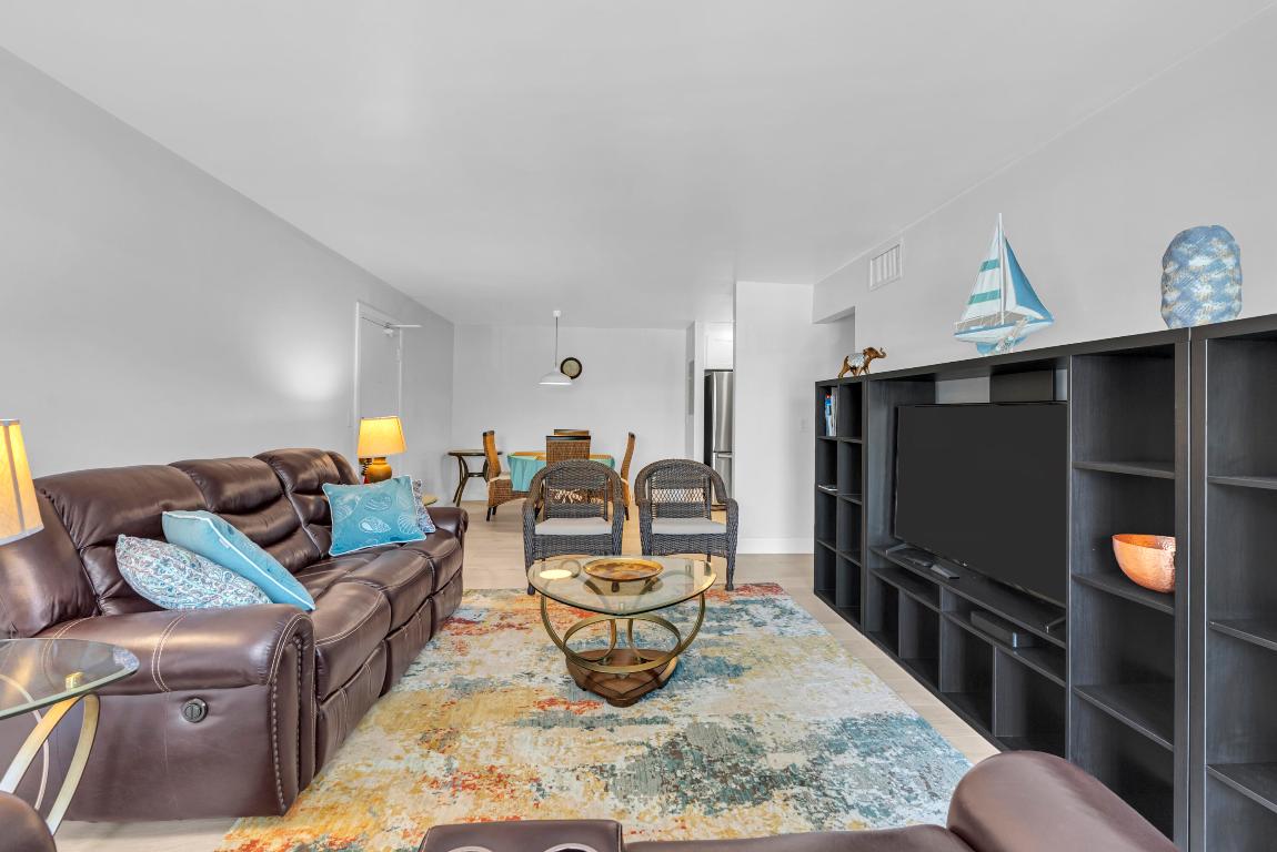 6487 Bay Club Drive 4