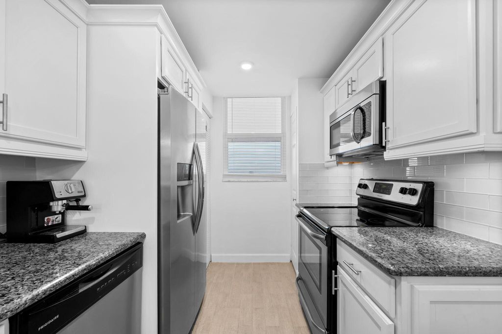 Photo of 5321 NE 24th Terrace #506a, Fort Lauderdale, FL 33308 (MLS # B26020964)