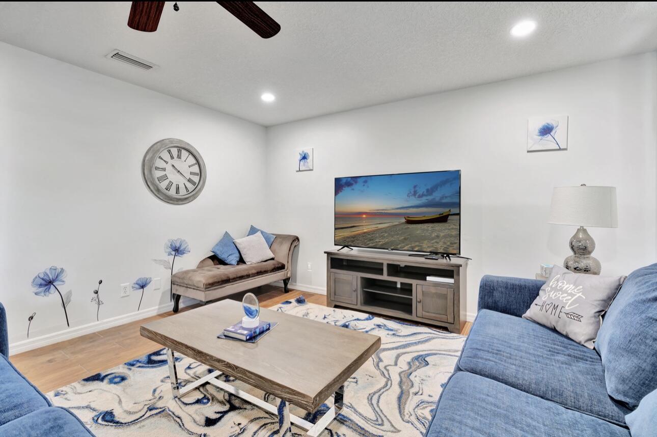 CORAL GARDENS # 2, LOT 26 BLK 8 - Residential Lease