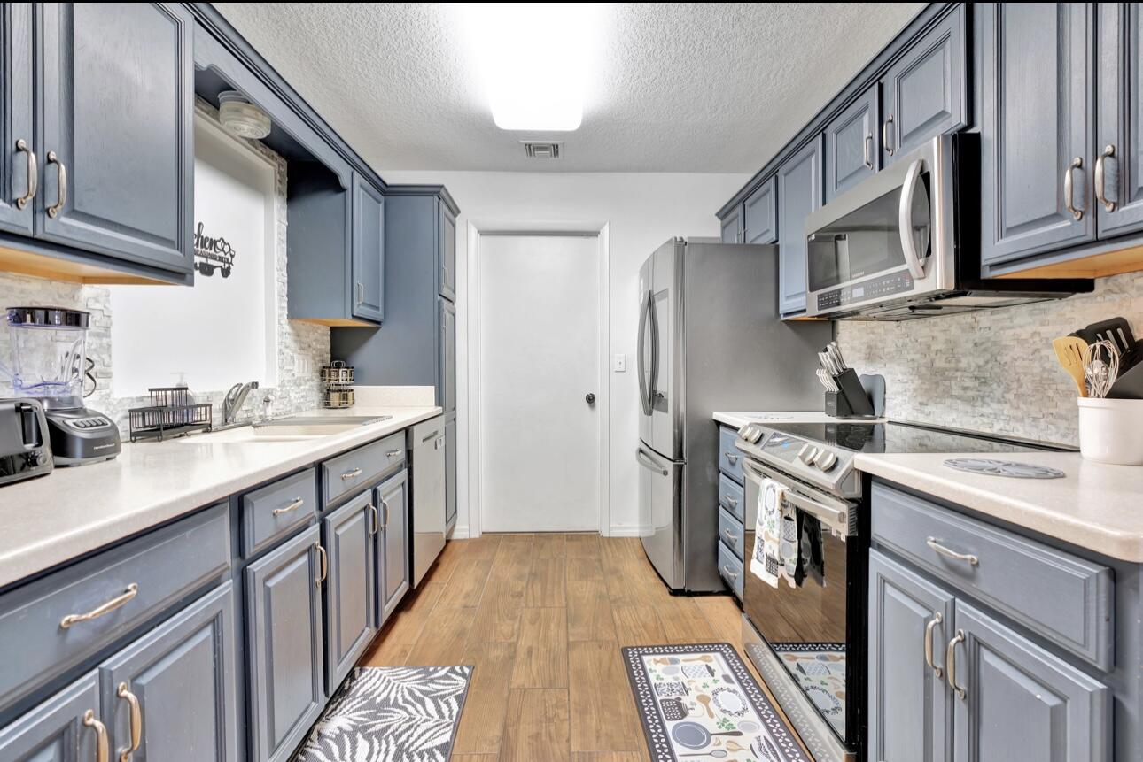 CORAL GARDENS # 2, LOT 26 BLK 8 - Residential Lease