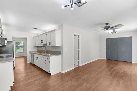 Photo of 9040 SE Hobe Ridge Avenue, Hobe Sound, FL 33455 (MLS # B26022221)