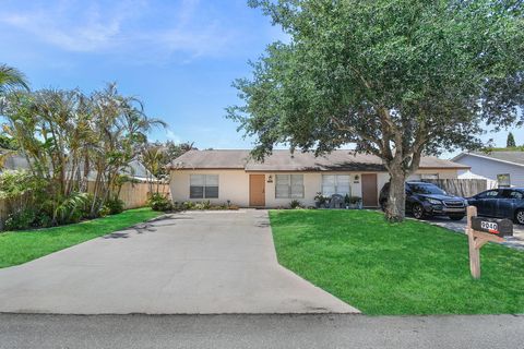 Property photo of 9040 Se Hobe Ridge Avenue, Hobe Sound, FL 33455