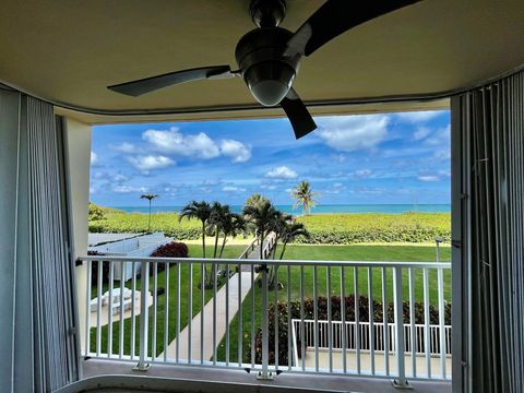 A home in Hutchinson Island