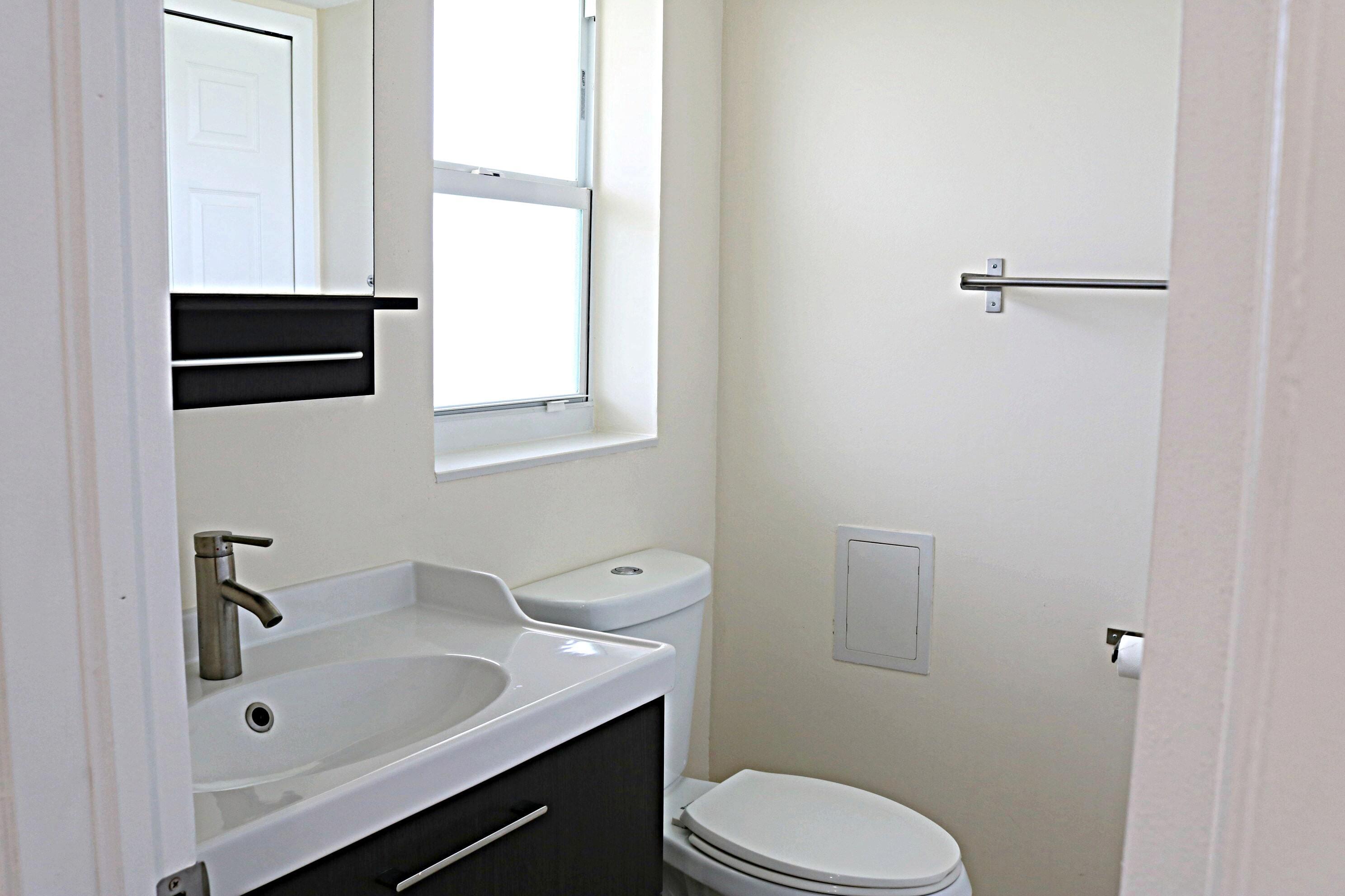 VILLAGE ROYALE ON THE GREEN CONDO - Residential Lease