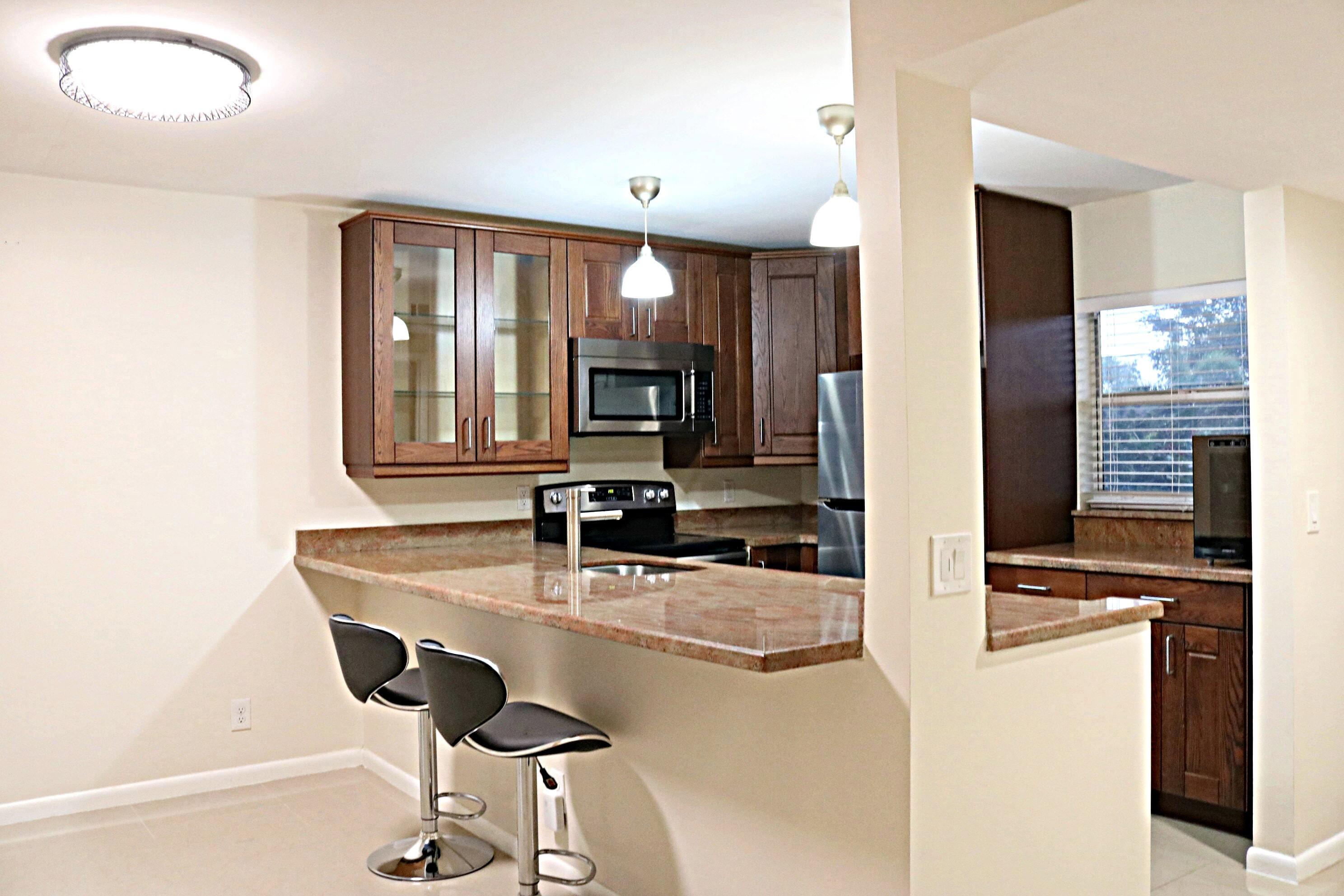 VILLAGE ROYALE ON THE GREEN CONDO - Residential Lease