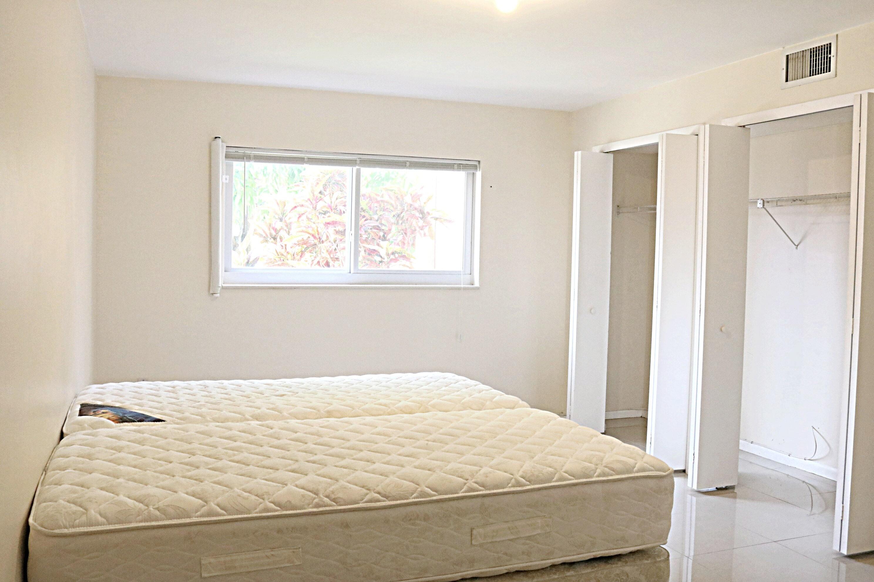 VILLAGE ROYALE ON THE GREEN CONDO - Residential Lease