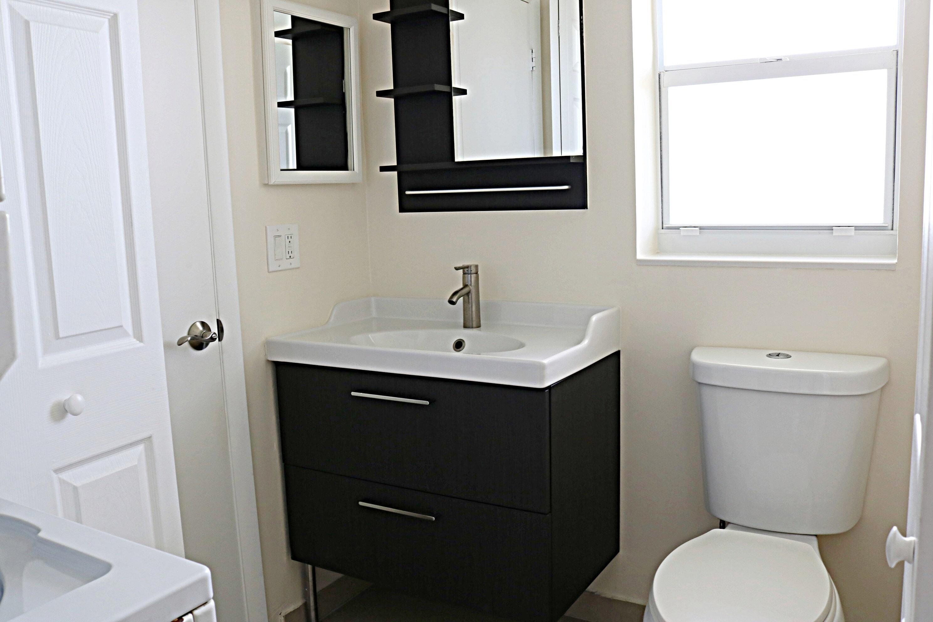 VILLAGE ROYALE ON THE GREEN CONDO - Residential Lease