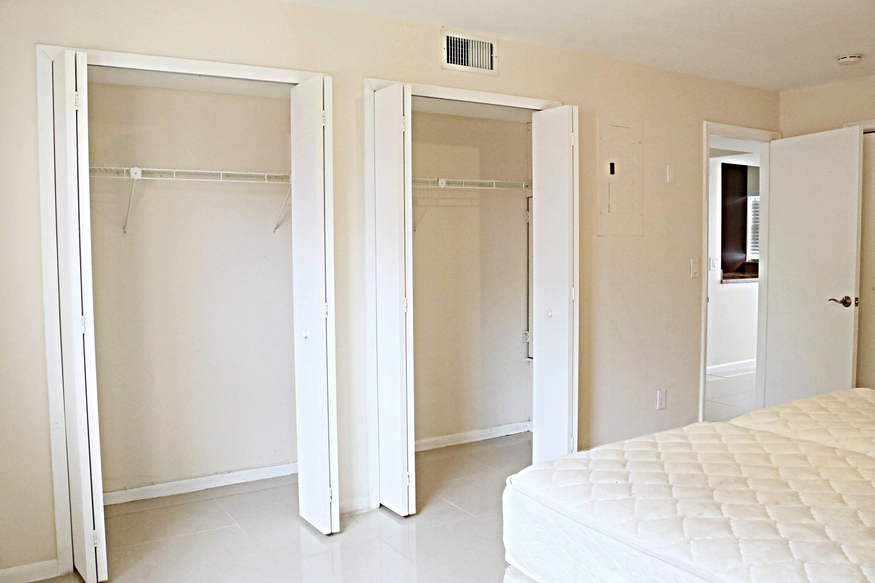 VILLAGE ROYALE ON THE GREEN CONDO - Residential Lease