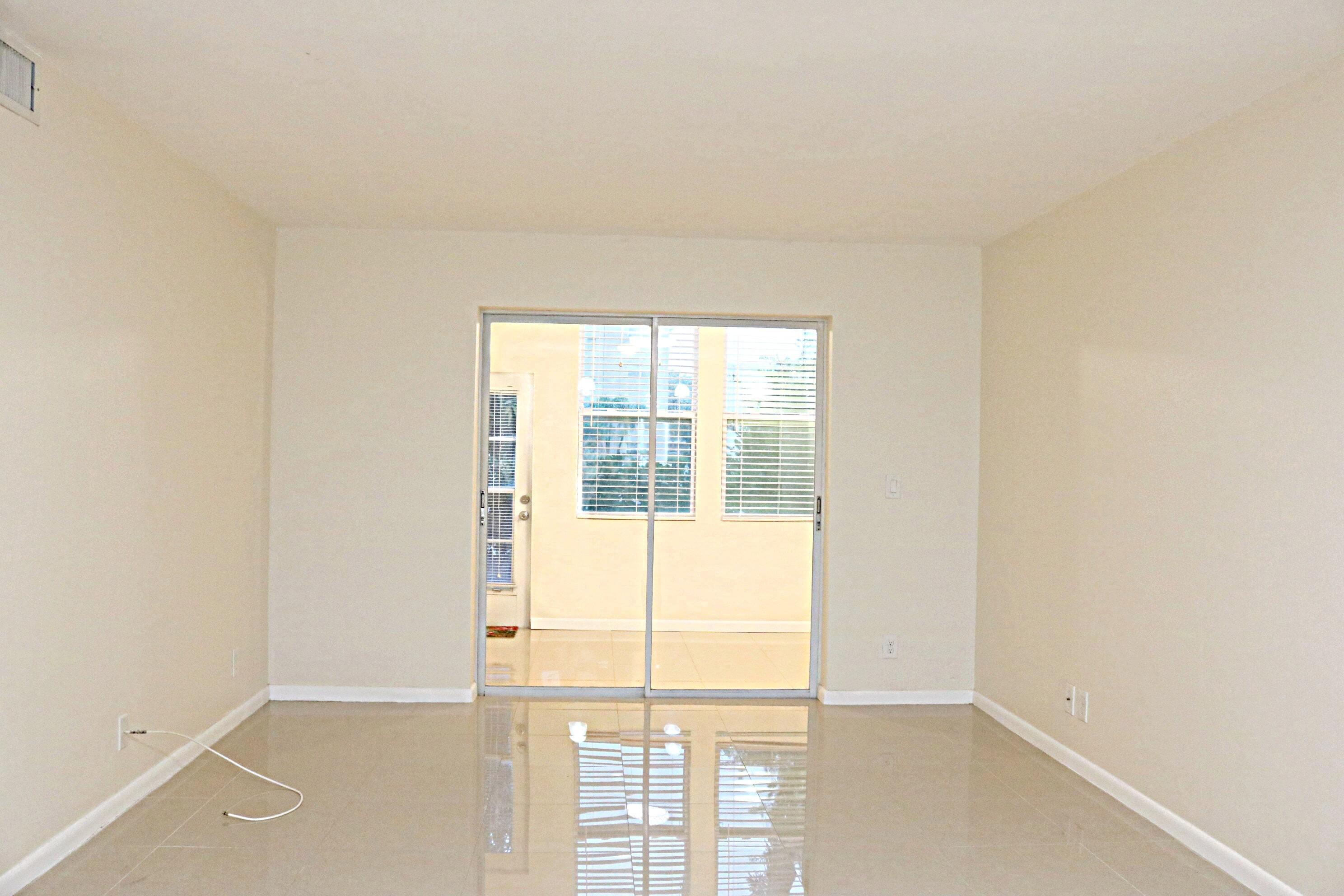 VILLAGE ROYALE ON THE GREEN CONDO - Residential Lease