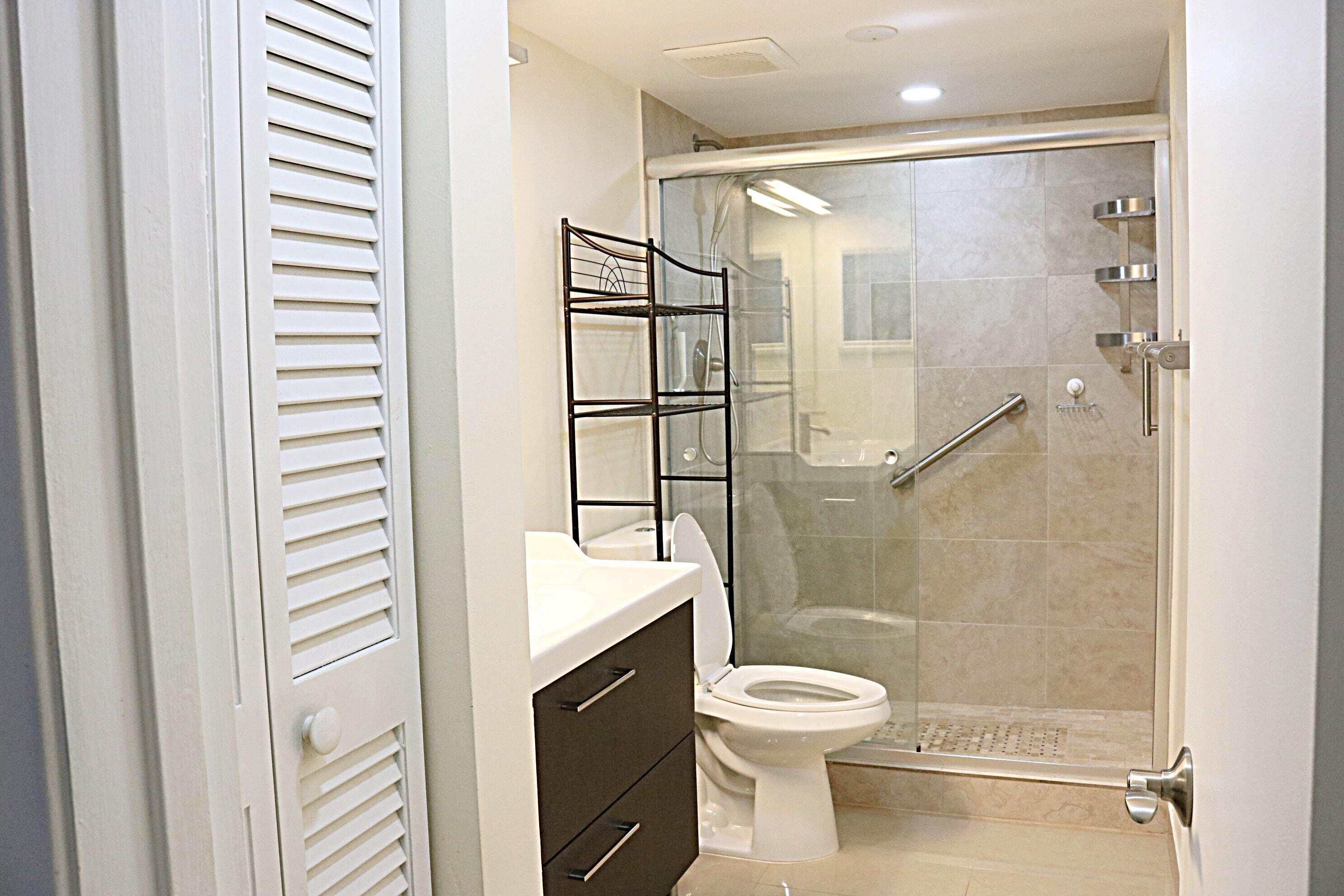 VILLAGE ROYALE ON THE GREEN CONDO - Residential Lease