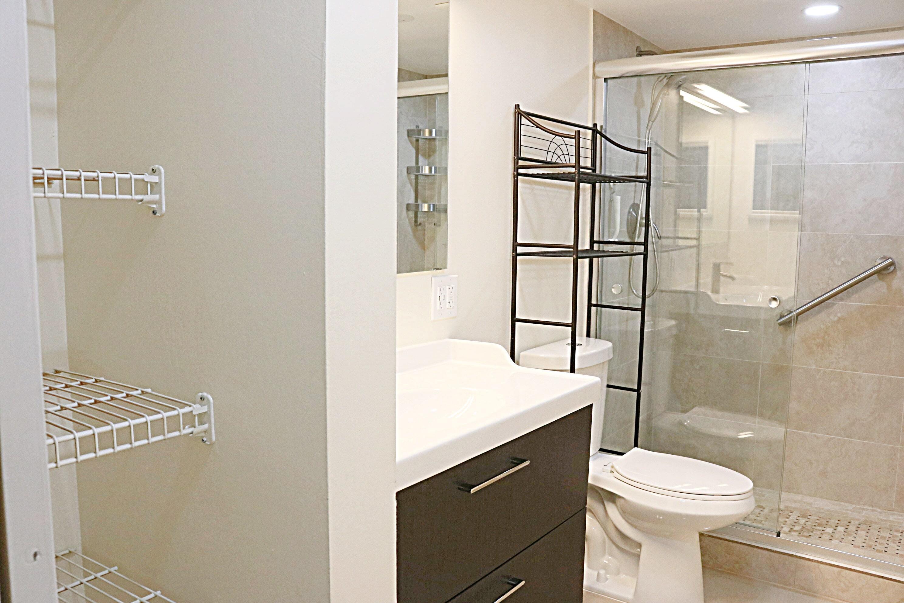 VILLAGE ROYALE ON THE GREEN CONDO - Residential Lease