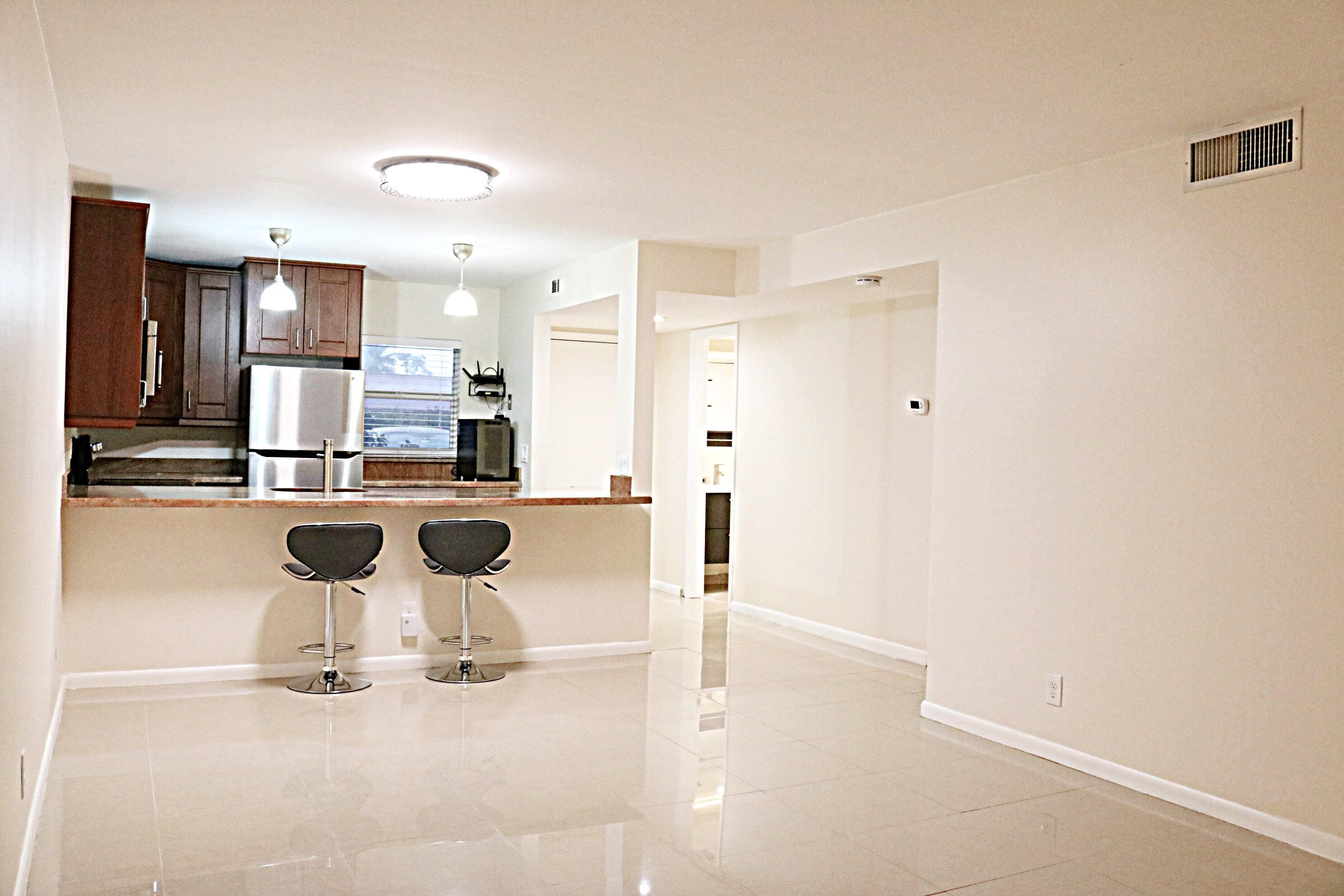 VILLAGE ROYALE ON THE GREEN CONDO - Residential Lease