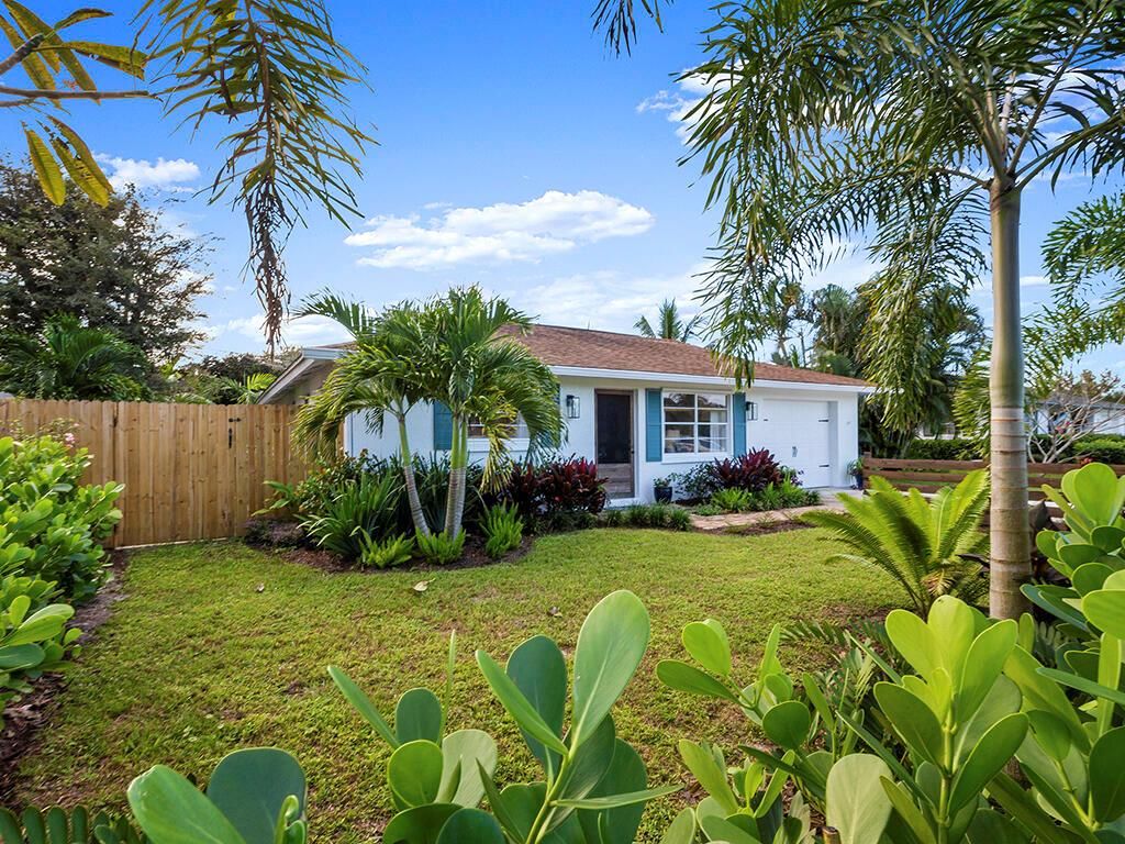 Photo of 1964 SE Lafayette Street, Stuart, FL 34997 (MLS # R10756816)