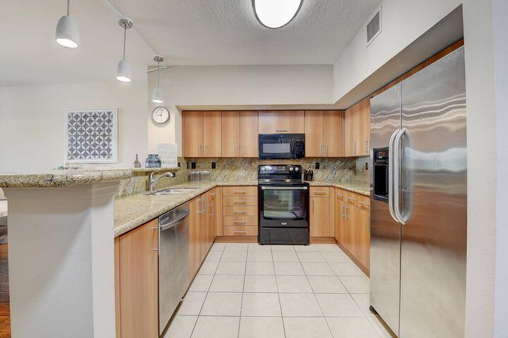 PINEAPPLE GROVE VILLAGE CONDO - Residential