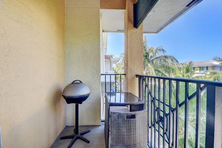 PINEAPPLE GROVE VILLAGE CONDO - Residential