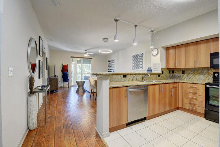 PINEAPPLE GROVE VILLAGE CONDO - Residential