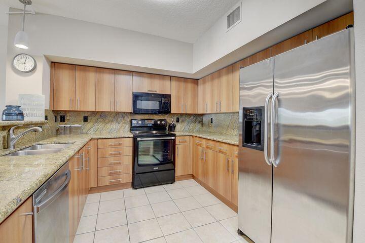 PINEAPPLE GROVE VILLAGE CONDO - Residential