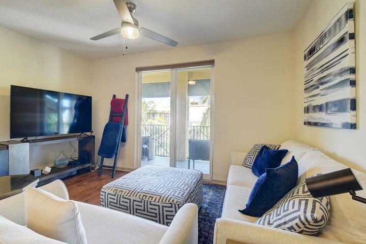 PINEAPPLE GROVE VILLAGE CONDO - Residential