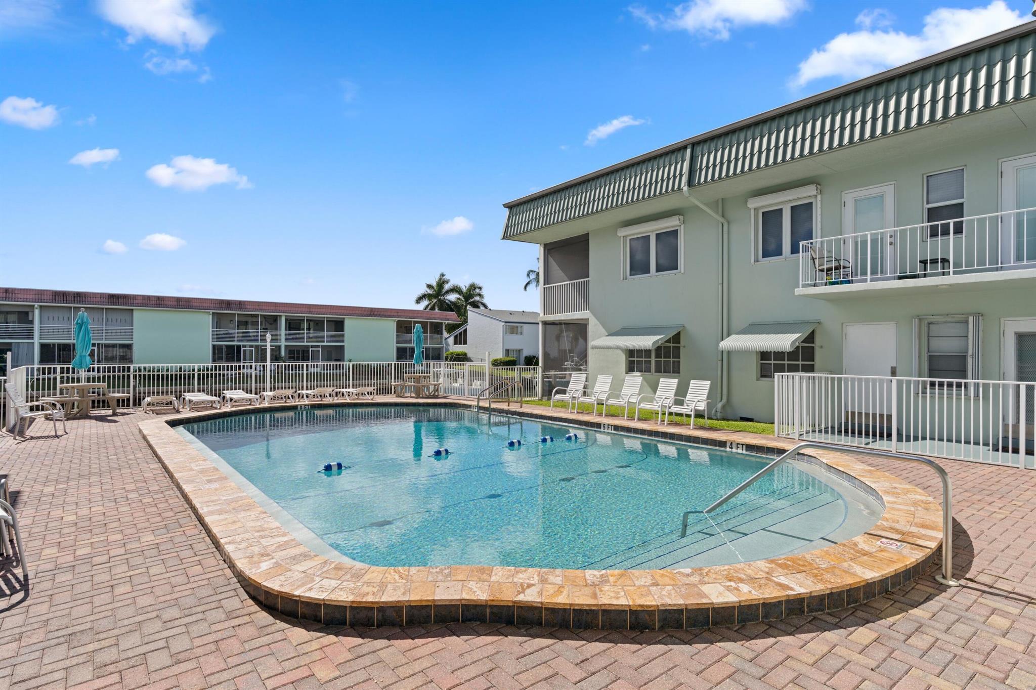 WINDSOR PARK SOUTH CONDOM - Residential