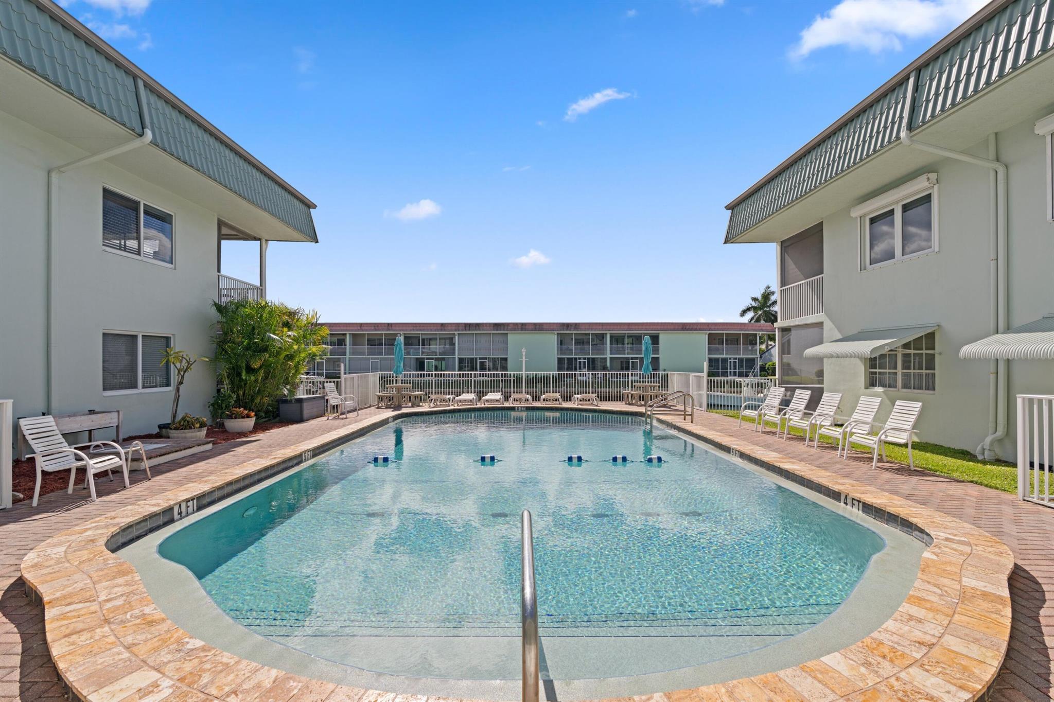 WINDSOR PARK SOUTH CONDOM - Residential