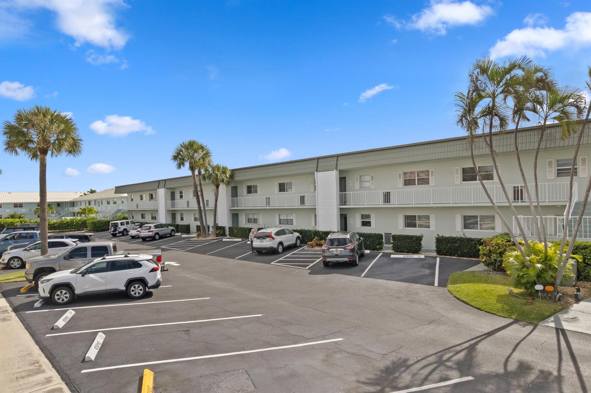 WINDSOR PARK SOUTH CONDOM - Residential