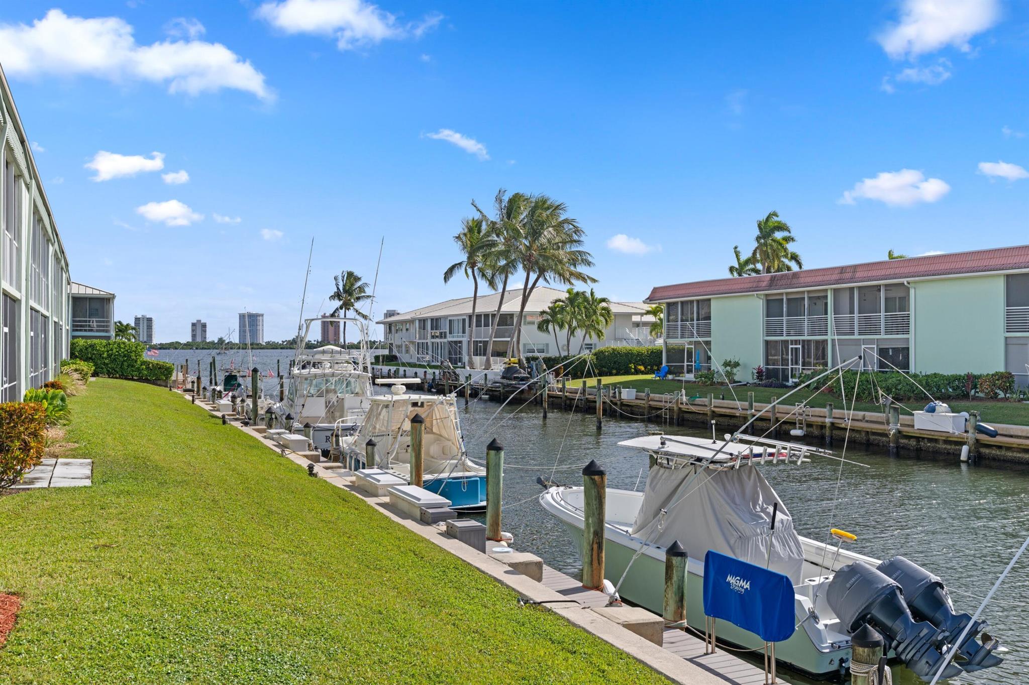 WINDSOR PARK SOUTH CONDOM - Residential