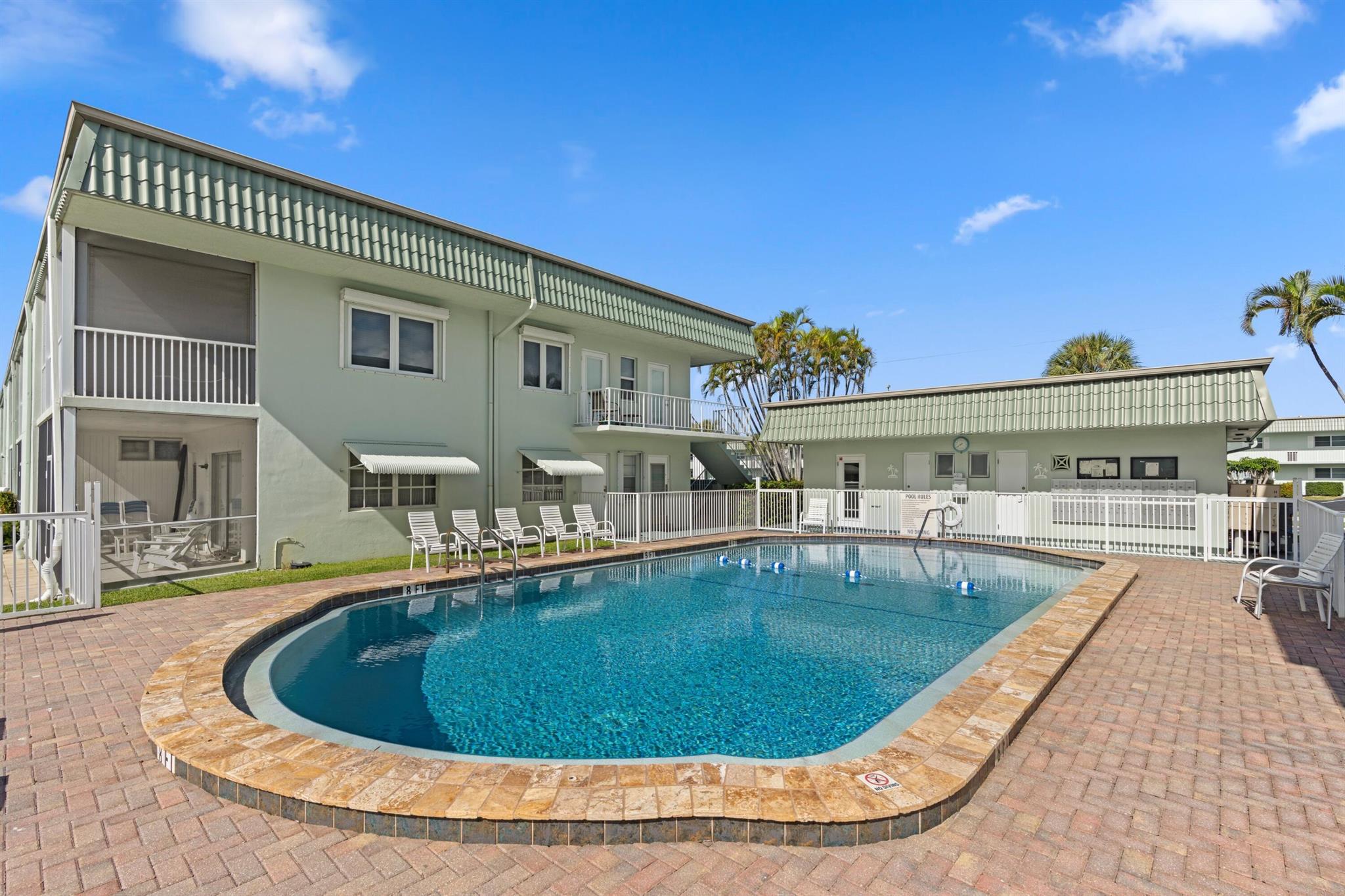 WINDSOR PARK SOUTH CONDOM - Residential