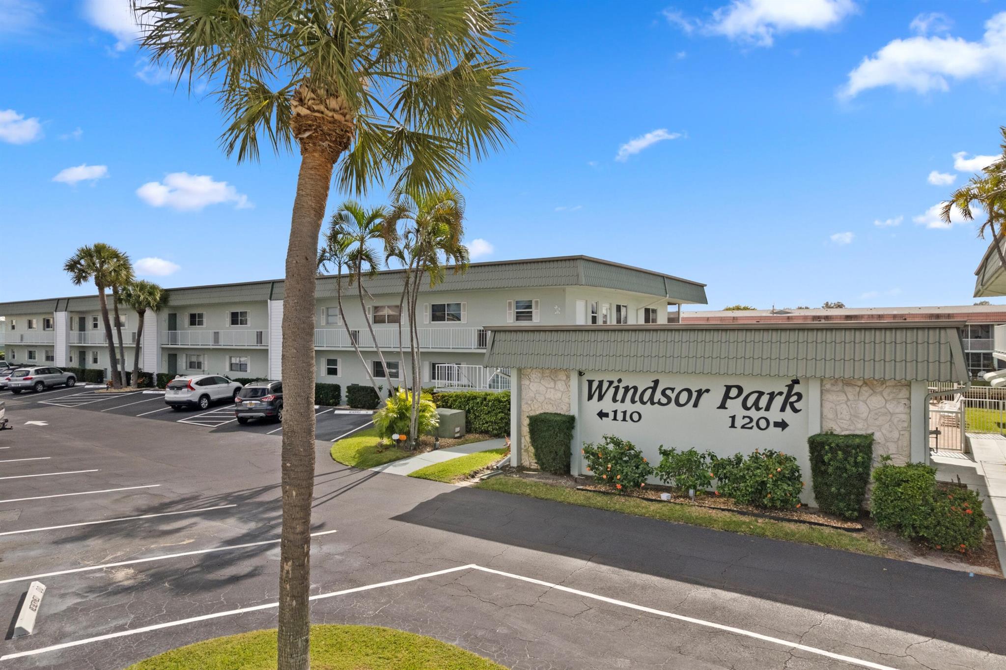 WINDSOR PARK SOUTH CONDOM - Residential