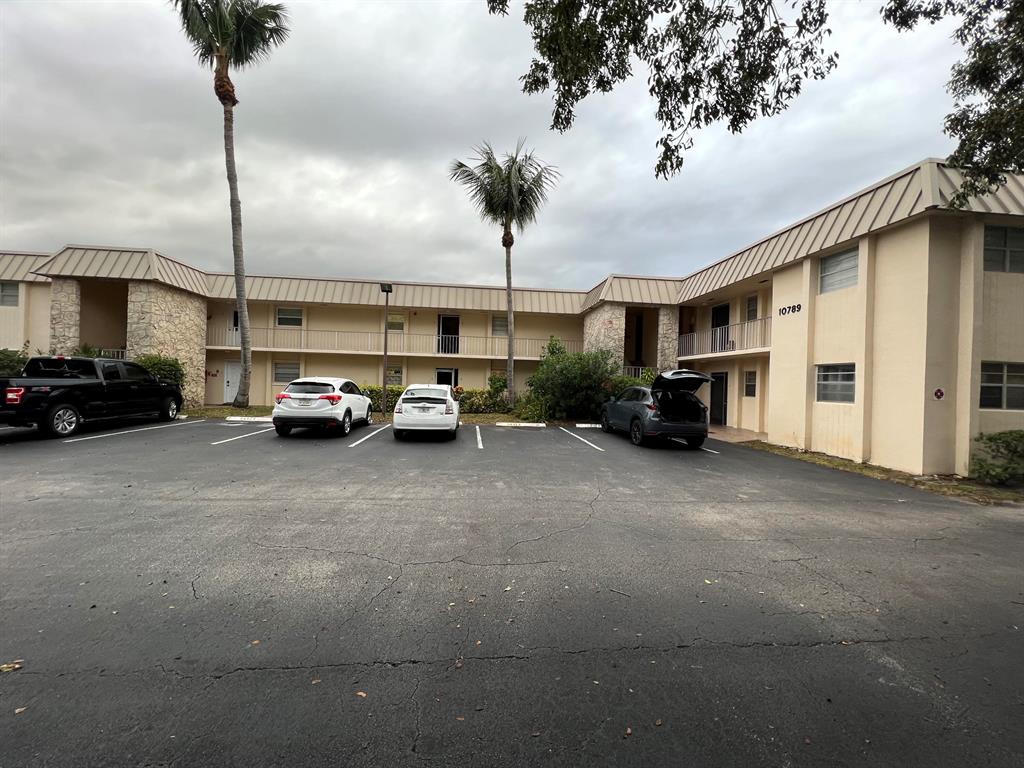 Great 2Bed/2Bath condo, located in the heart of Palm Beach Gardens, close to I95, turnpike, the mall, restaurants and more. The condo features a bright and spacious floor plan, hard wood floors, granite counter tops, a custom tiled backsplash, and stainless appliances. Covered and screened patio balcony with a water view, perfect for relaxing and enjoying the Florida lifestyle. Location, location location! Schedule a showing today!
