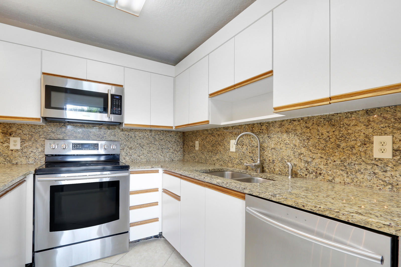 JUPITER PLANTATION FIRST ADD - Residential