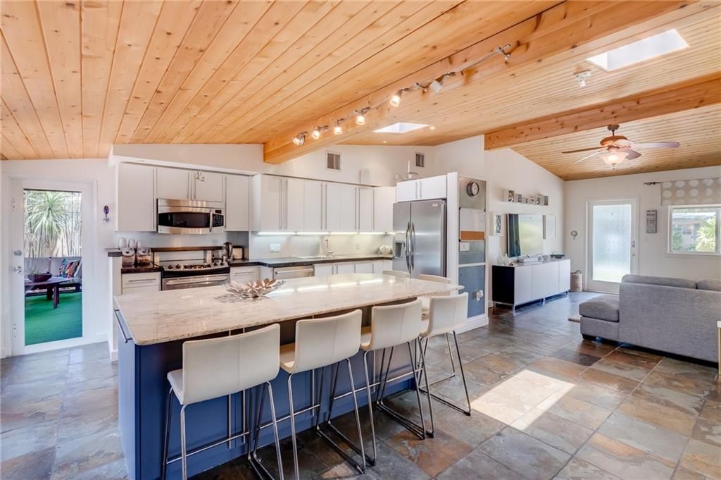 Photo of 1409 SW 18th Ct, Fort Lauderdale, FL 33315 (MLS # F10285989)