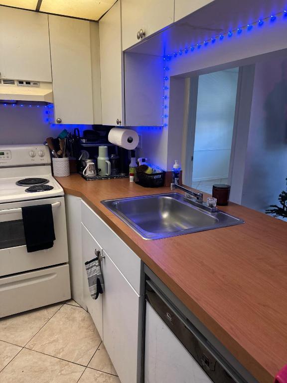 WINDING LAKE TWO AT WELLEBY - Residential Lease