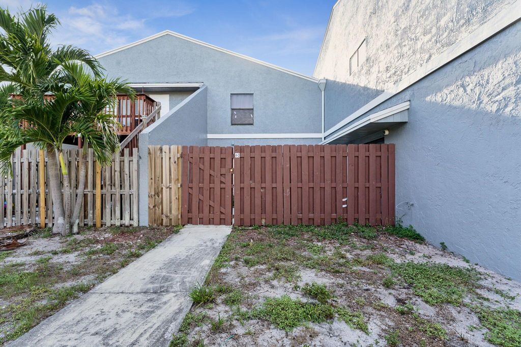 Photo of 4 Crossings Circle #D, Boynton Beach, FL 33435 (MLS # R11108437)