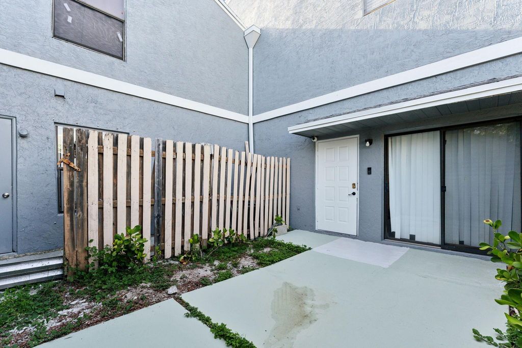 Photo of 4 Crossings Circle #D, Boynton Beach, FL 33435 (MLS # R11108437)