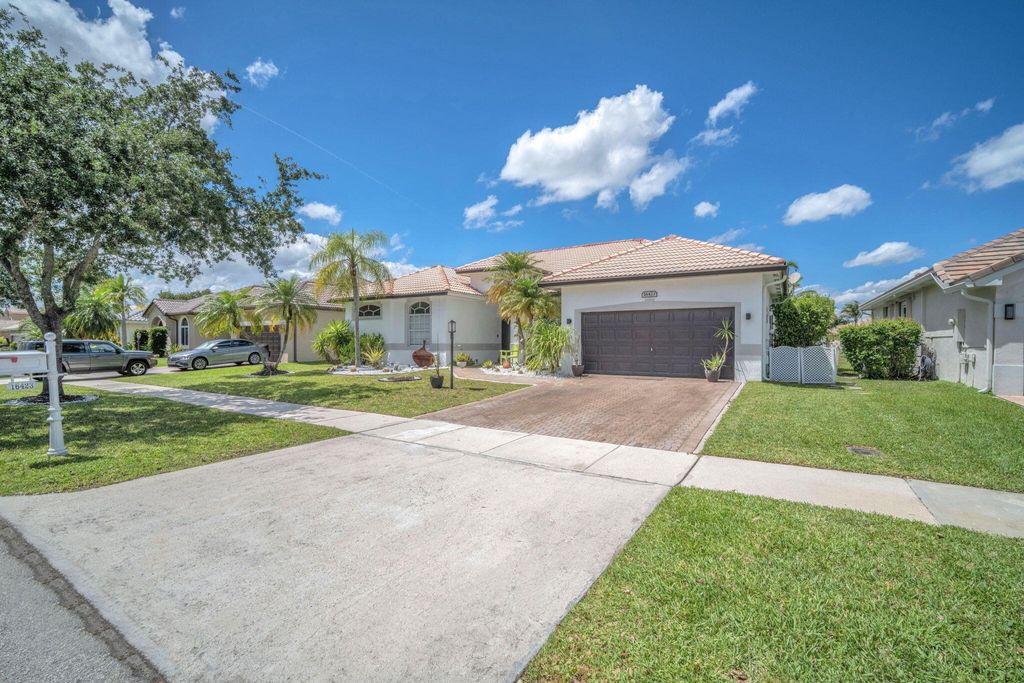 Photo of 16423 Segovia Circle S, Fort Lauderdale, FL 33331 (MLS # B26018228)