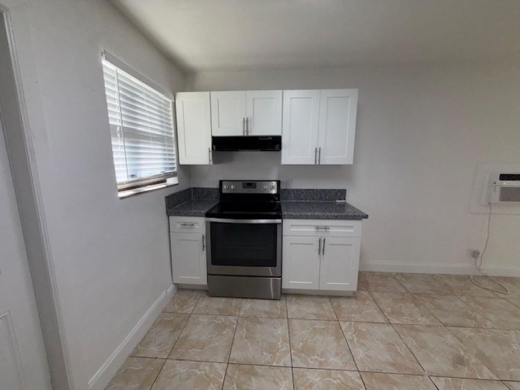 Photo of 323 NW 4th Avenue #R, Hallandale Beach, FL 33009 (MLS # F10549403)