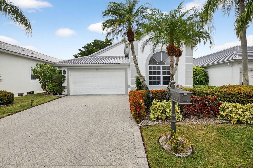 Photo of 11873 Fountainside Circle, Boynton Beach, FL 33437 (MLS # R11160789)