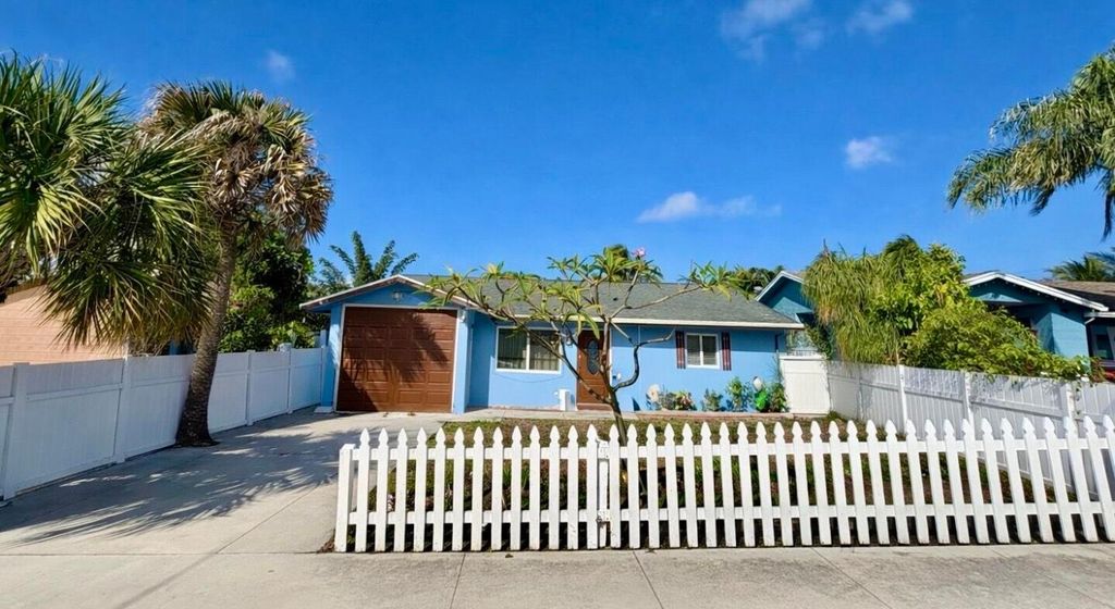 Photo of 1728 Sunset Avenue, Lake Worth Beach, FL 33460 (MLS # R11153529)