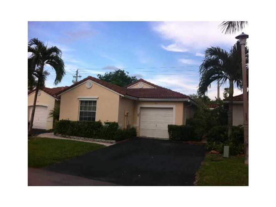 ADORABLE SINGLE FAMILY HOME IN AN EXCELLENT SCHOOL DISTRICT. ONE CAR GARAGE. REMODELED KITCHEN. NEWER APPLIANCES. FENCED BACK YARD. ALL TILE AND LAMINATED WOOD FLOORINGS IN THE BEDROOMS. NO CARPET AT ALL. BACKYARD COMES WITH A NICE GRILL. SUPER CLOSE TO P  INES BLVD AND I75!!!  SMALL PET OK!!!  VERY EASY TO SHOW!!! NO APPROVAL PROCESS WITH ASSOCIATION!!!