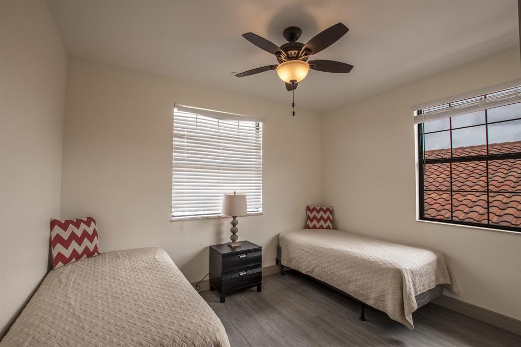 PADDOCK PARK 2 OF WELLING - Residential