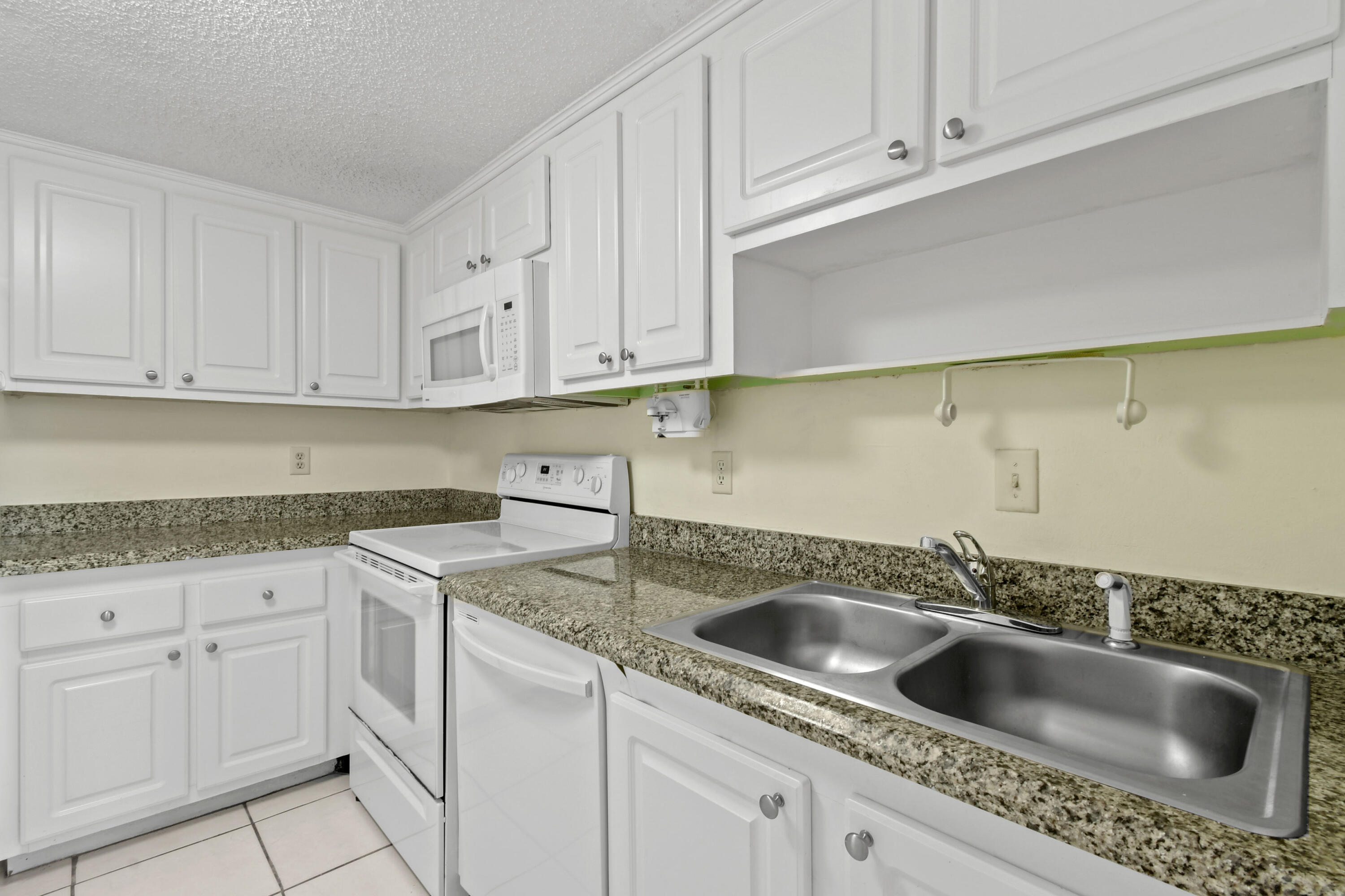 PHOENIX TOWERS CONDO - Residential