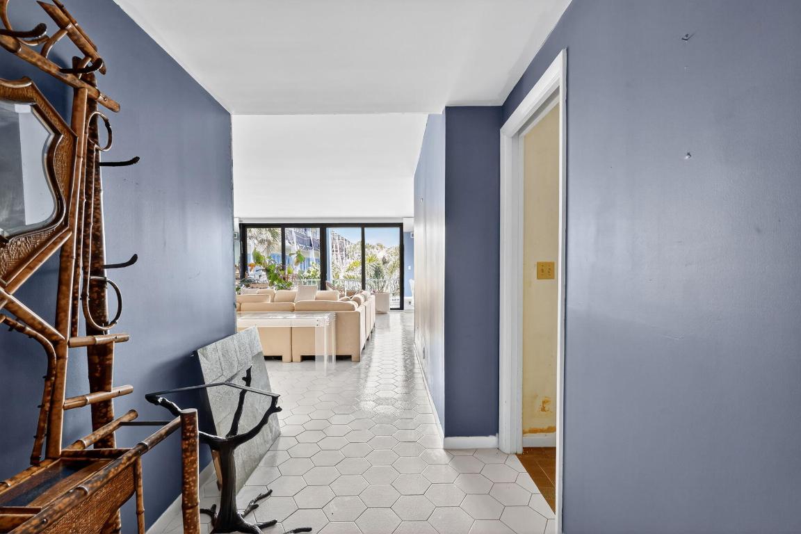 REEF CONDO - Residential