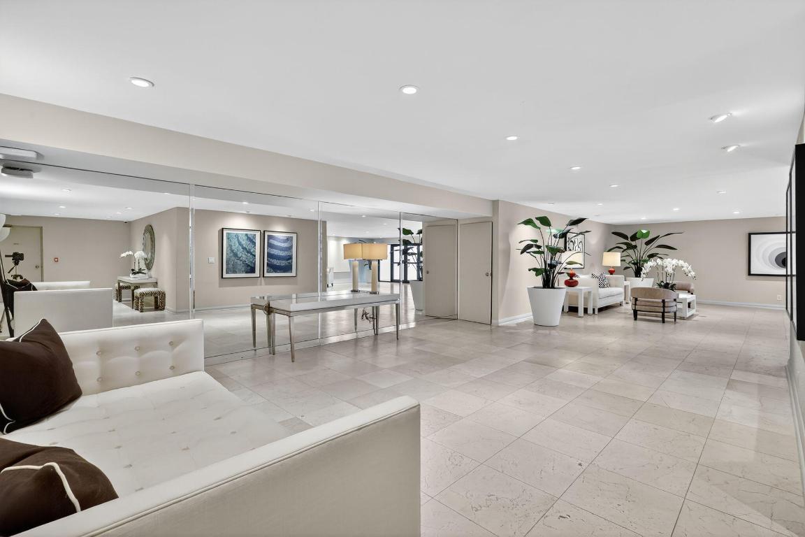 REEF CONDO - Residential