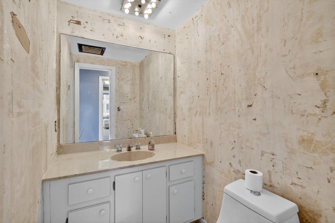 REEF CONDO - Residential